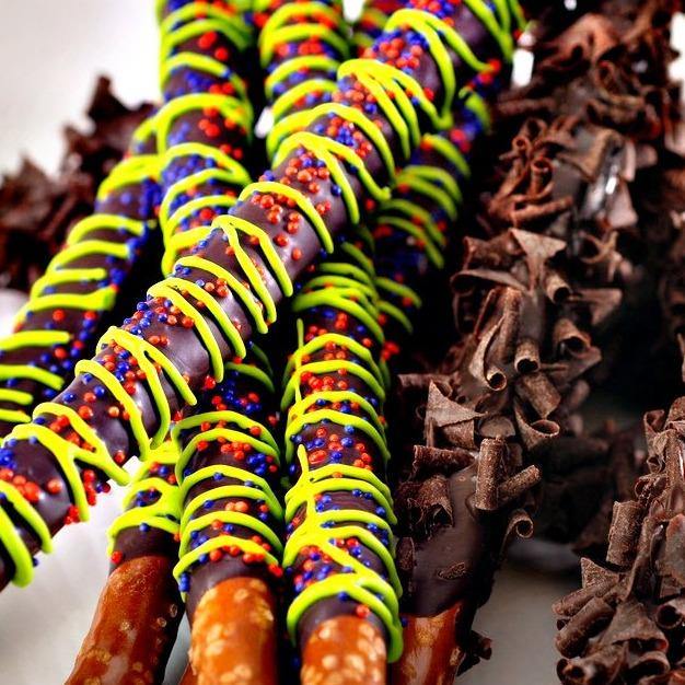 Halloween Chocolate Dipped Pretzel Gift Box 8 pieces