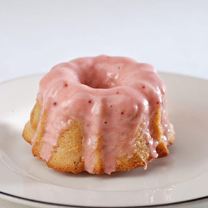 strawberry pound cake bundt with icing
